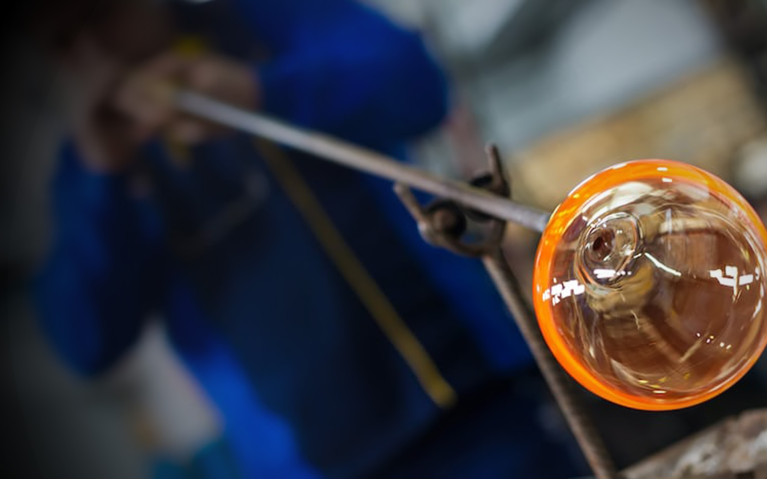 <b>Artesanos dedicados al arte del vidrio</b>